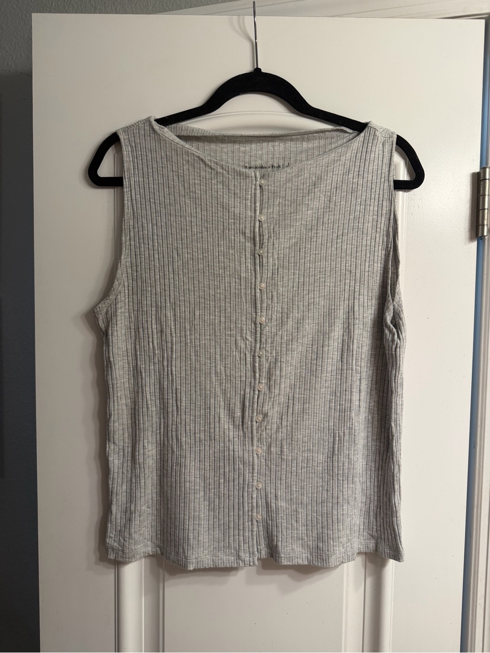Abercrombie & Fitch Gray Ribbed Button Front Sleeveless Top